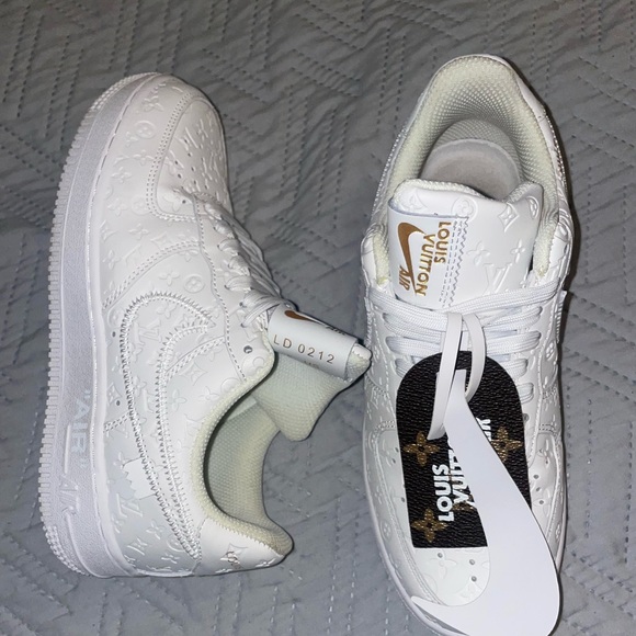 Louis Vuitton Nike Air Force 1 Low - Picture 4 of 5